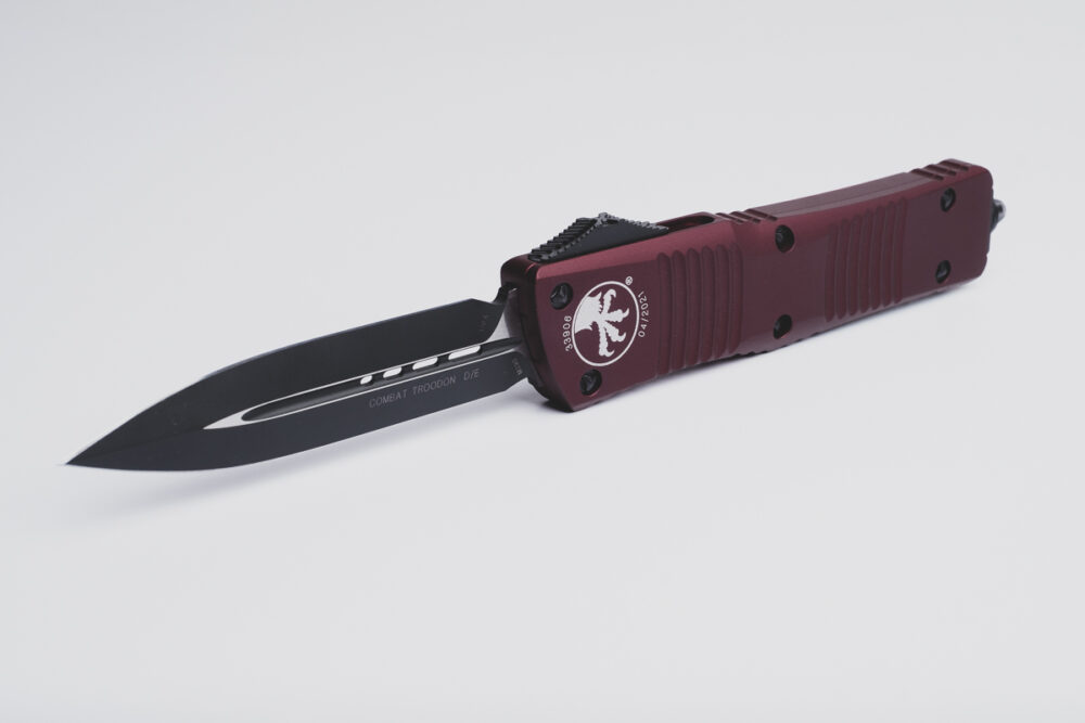 Microtech Combat Troodon, D/E, Merlot, Standard, Out The Front Knife (142-1 MR)